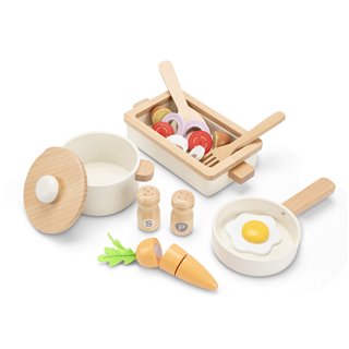 Wooden pan set with casserole
